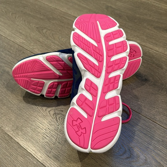 NWOT - Under Armour Women’s size 8 Sneakers - Picture 4 of 5